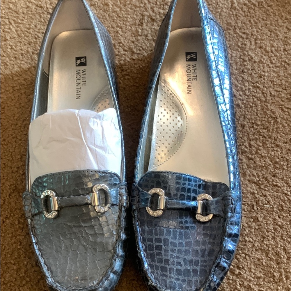 White Mountain Metallic Blue Loafers 10M